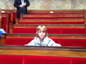 Loïc, le député junior dans l'hémycicle à l'Assemblée nationale